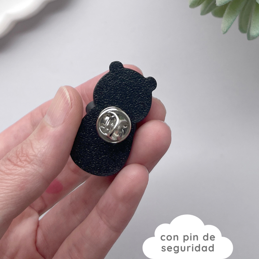 pin oso orgulloso