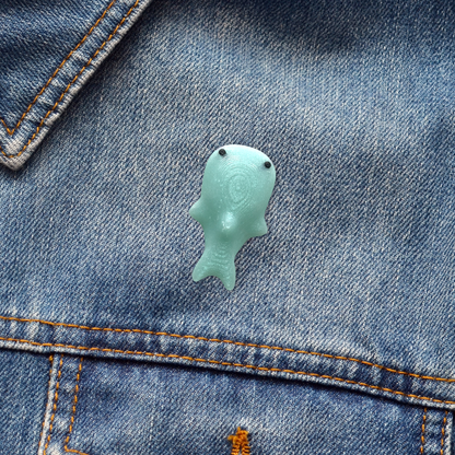 pin tiburón ballena