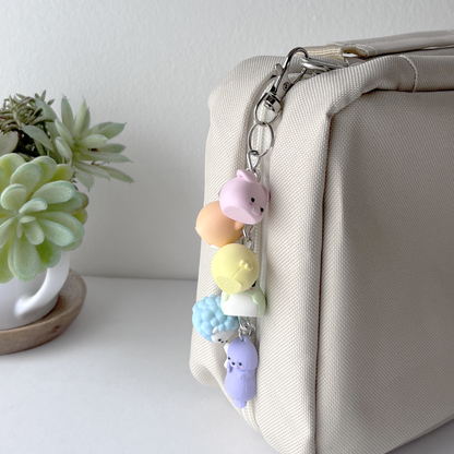 mini charm pollito