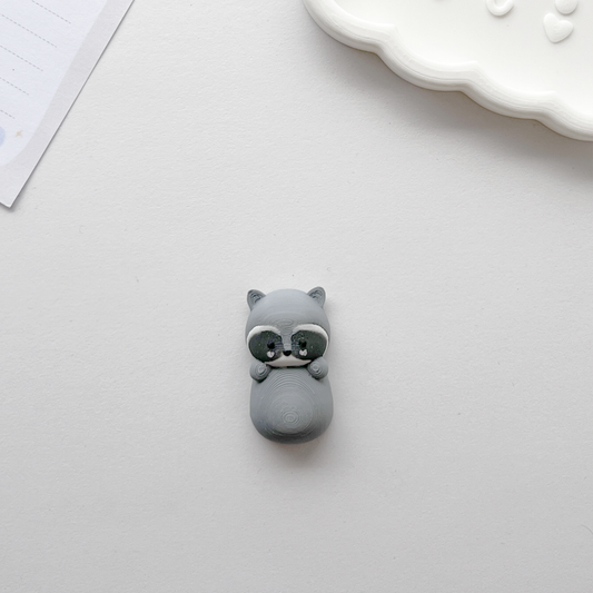 sticky tanuki (mapache)