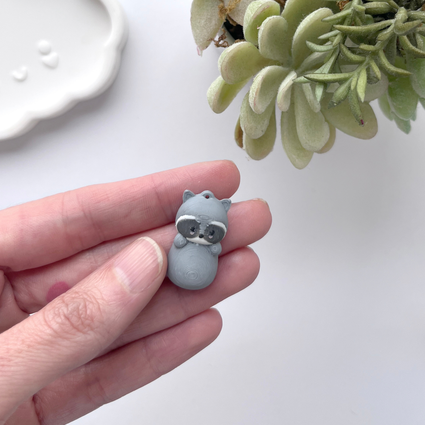 mini charm mapache