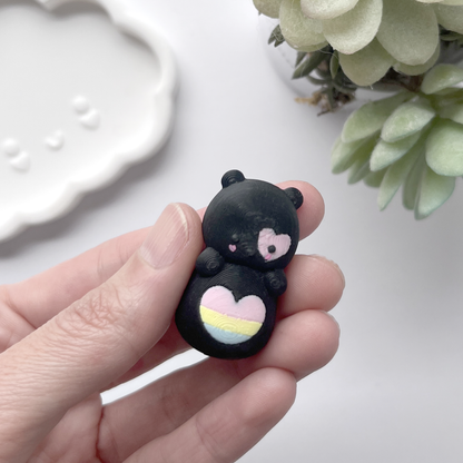 pin oso orgulloso